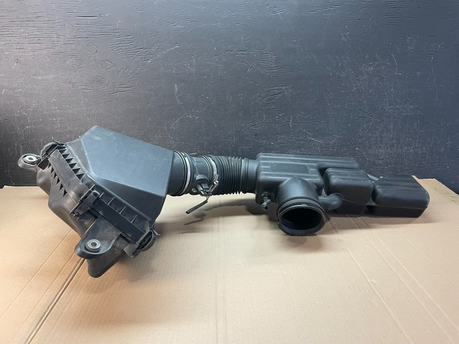 Chevrolet caprice Intake Tube Resonator With MAF Sensor AD8610 DG3