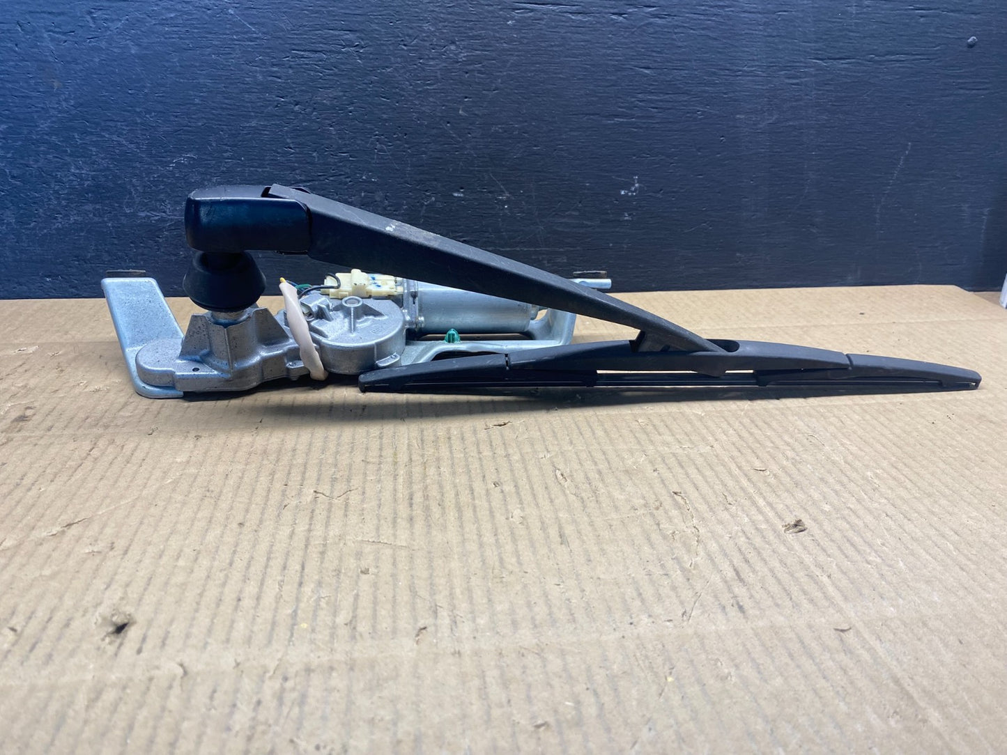 2005 to 2009 Subaru Legacy Outback Rear Windshield Wiper Motor ad1518 DG3