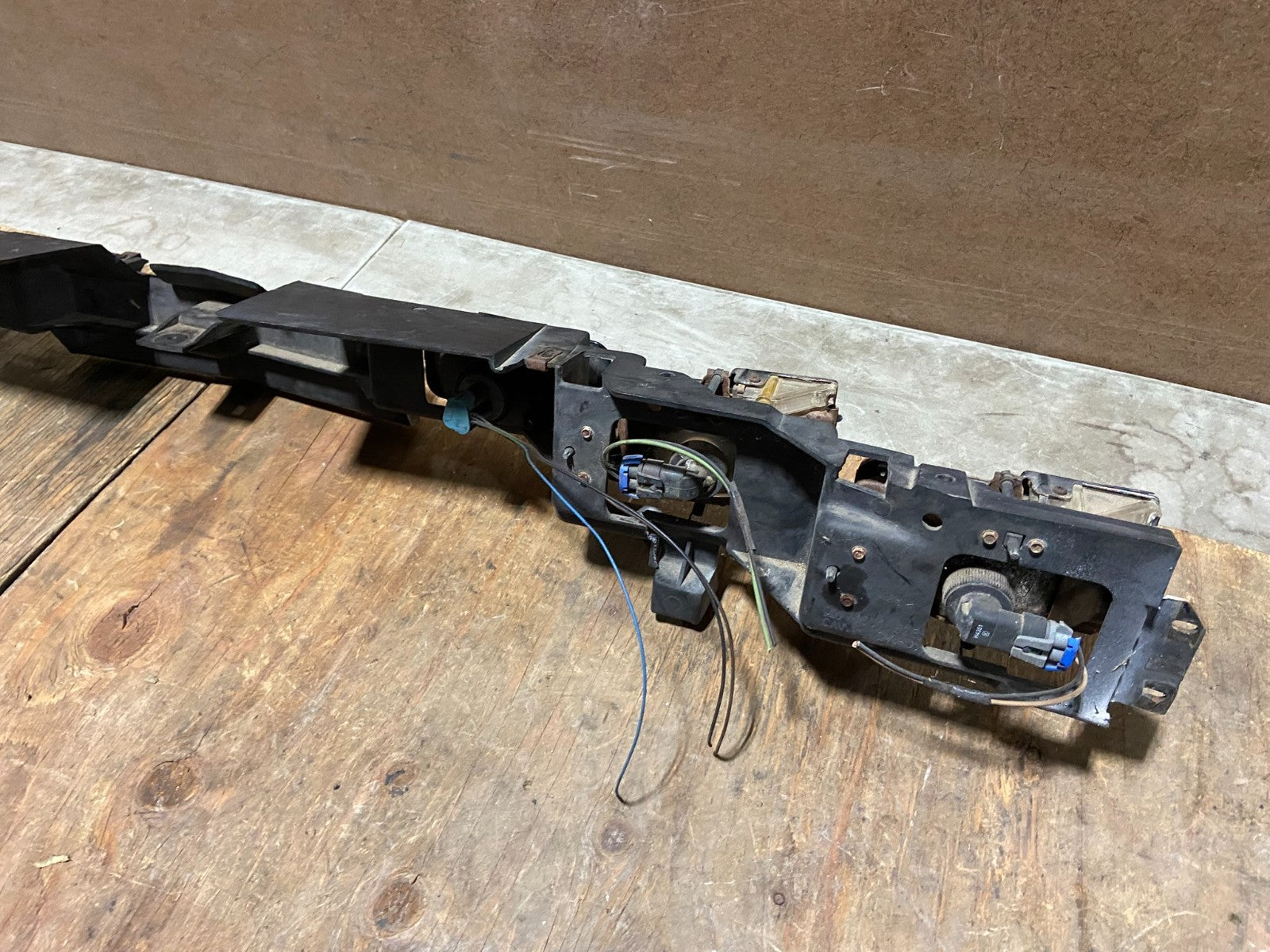 1992 to 1997 Oldsmobile Cutlass Front Headlight Header AD59663