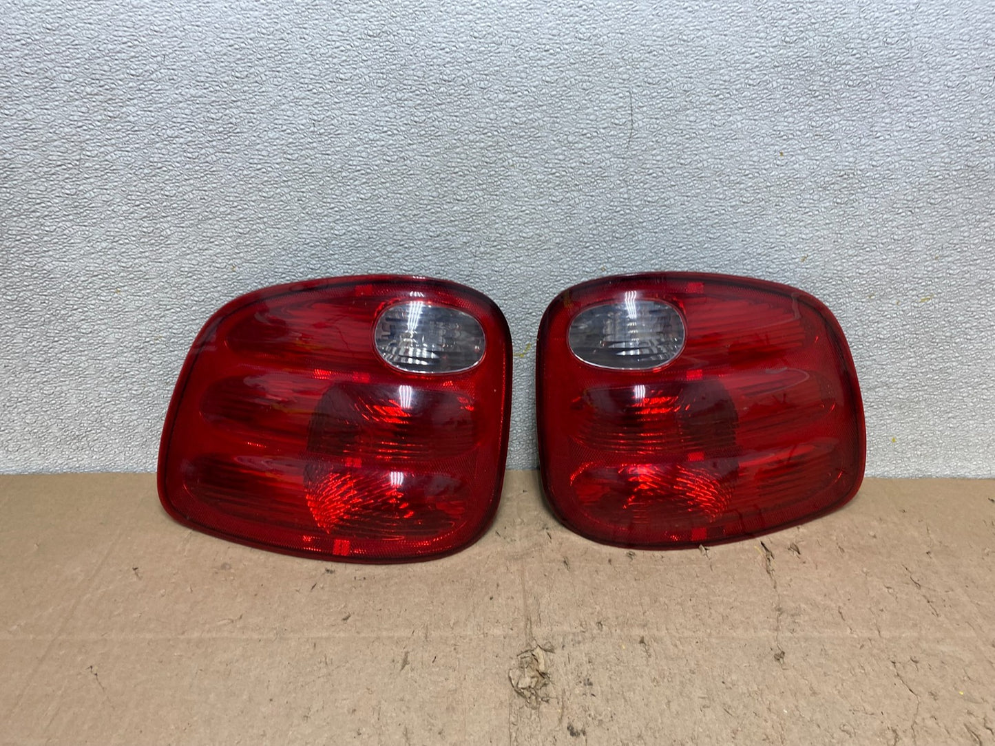 1997 to 1999 Ford F150 F-150 Left+Right Side Tail Lights Oem W3644 DW0