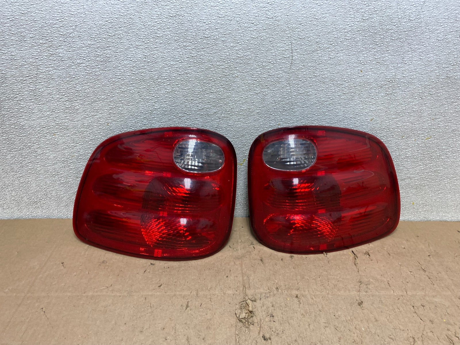 1997 to 1999 Ford F150 F-150 Left+Right Side Tail Lights Oem W3644 DW0