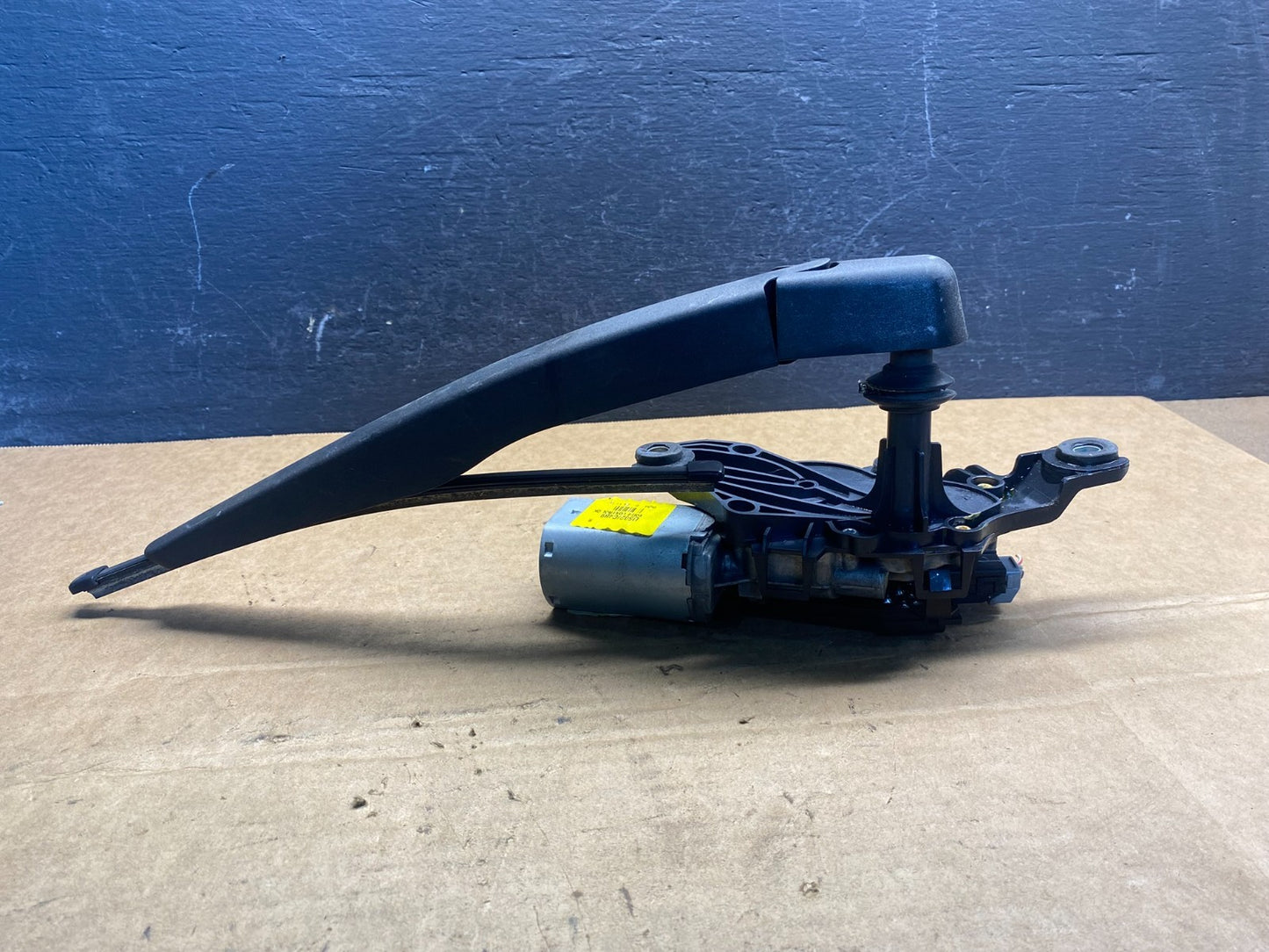2011 to 2019 Ford Explorer Rear Windshield Wiper Motor AD7409 DG3