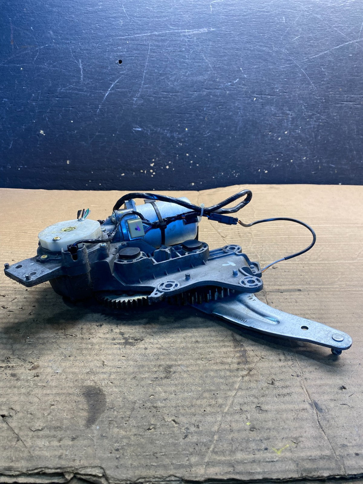 2008-2017 GMC Acadia Enclave Tailgate Back Door Rear Wiper Motor Wiper AA7264 DG1