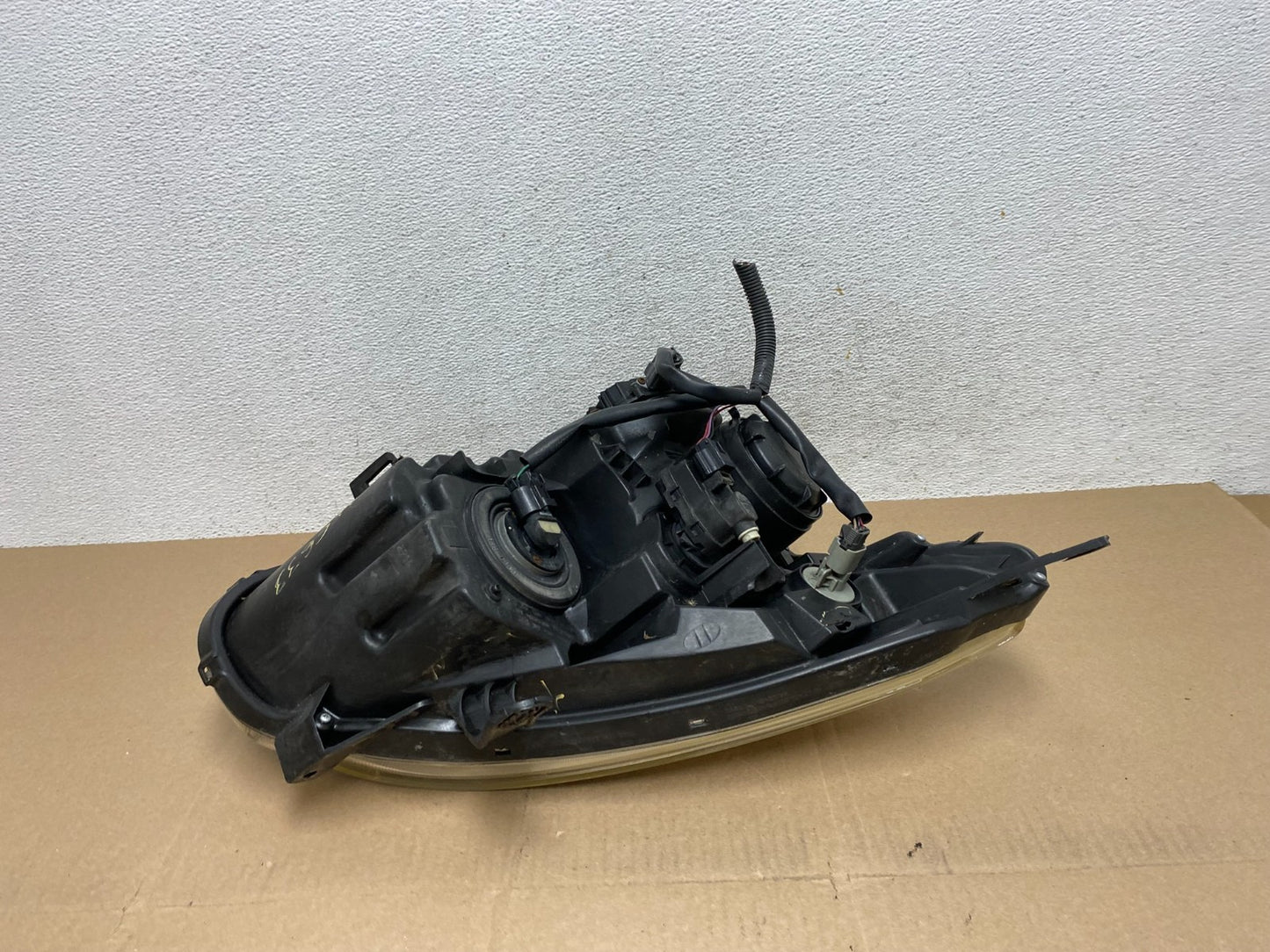 2008 to 2013 Nissan Rogue HID Xenon Headlight Left Driver Lh Side AE6633 DW9
