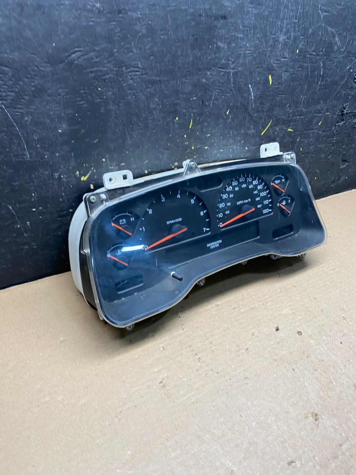 2001 2002 2003 Dodge Durango Speedometer Instrument Cluster Gauge OEM s6426 DG2