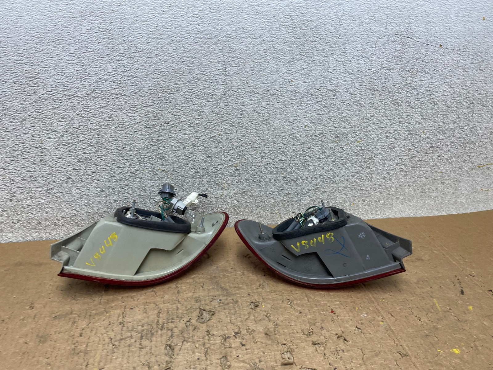 1998 1999 2000 Toyota Corolla Left+Right Side Tail Lights V8448 DW4