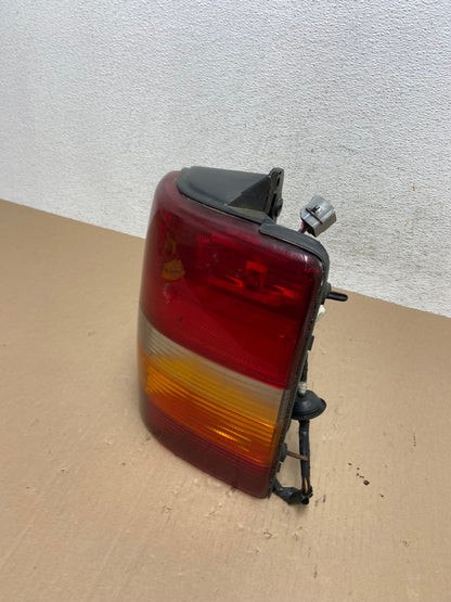 1993-1998 Jeep Grand Cherokee ZJ Right Passenger Side Rh Tail Light AE7204 LK1
