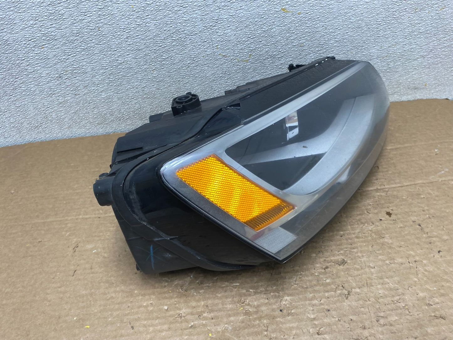 2011 to 2014 Volkswagen Jetta Right Passenger RH Headlight Halogen Z3034 PS2