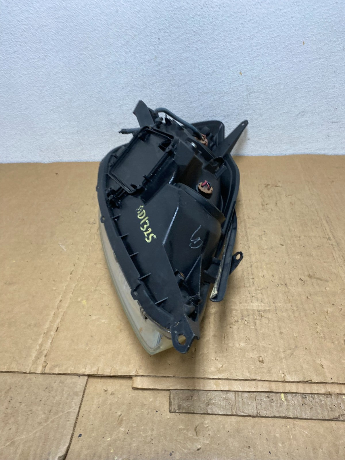 2004-2005 Toyota Sienna Left Driver LH Side Halogen Headlight AD1325 DW7
