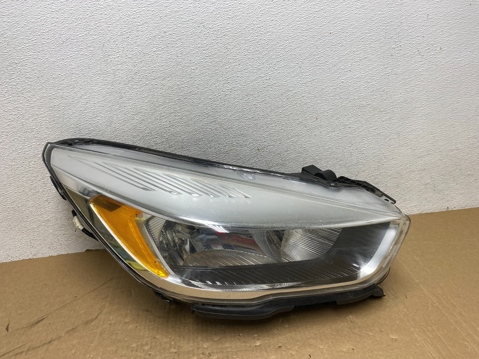 2017 - 2019 Ford Escape Right Passenger RH Side Halogen Headlight AG0479 DG0