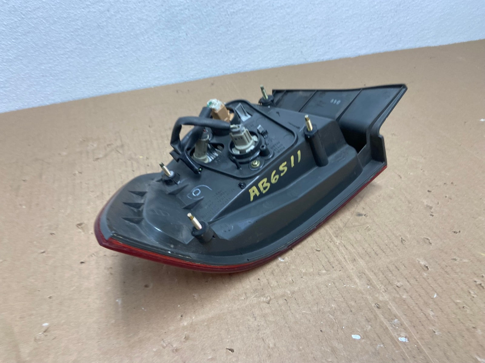 2000 2001 Lexus ES300 Outer Right Passenger RH Side Tail Light Oem AB6511 LK4