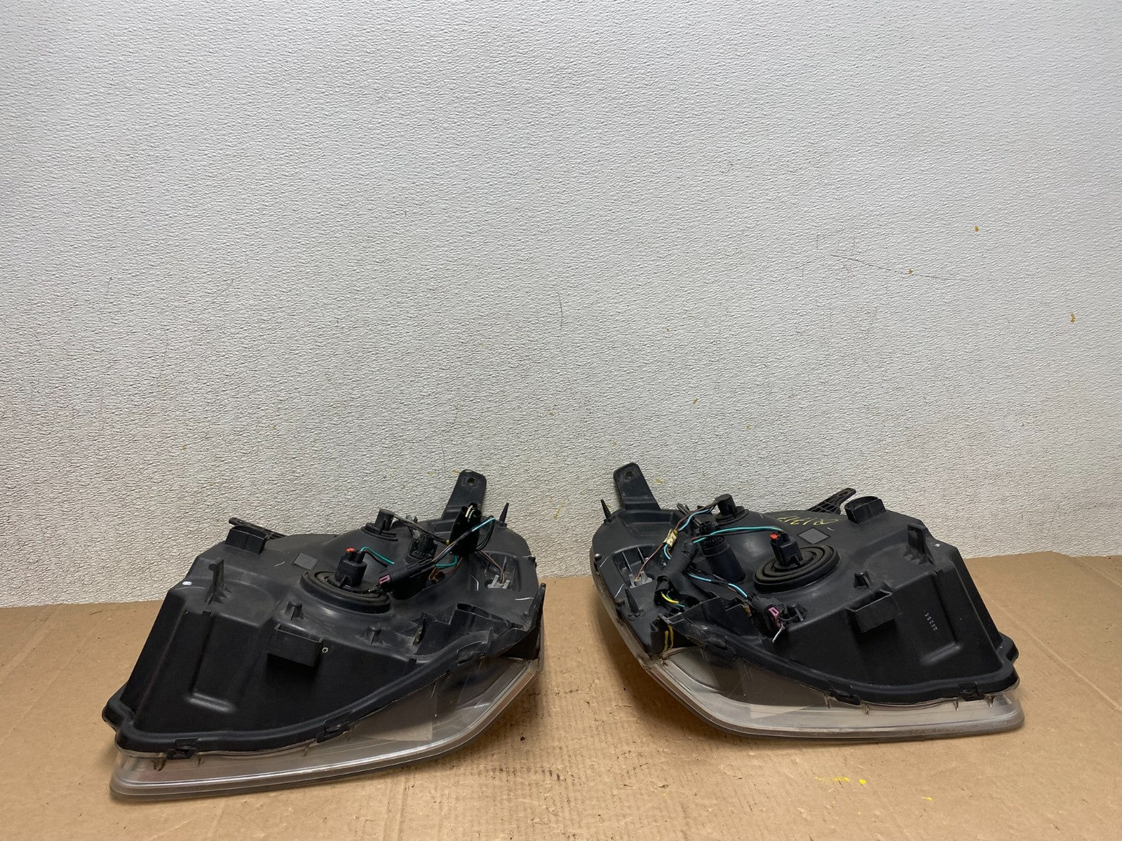 2007 - 2014 GMC Yukon Halogen Headlights Left+Right Side Set Q1717 DW18