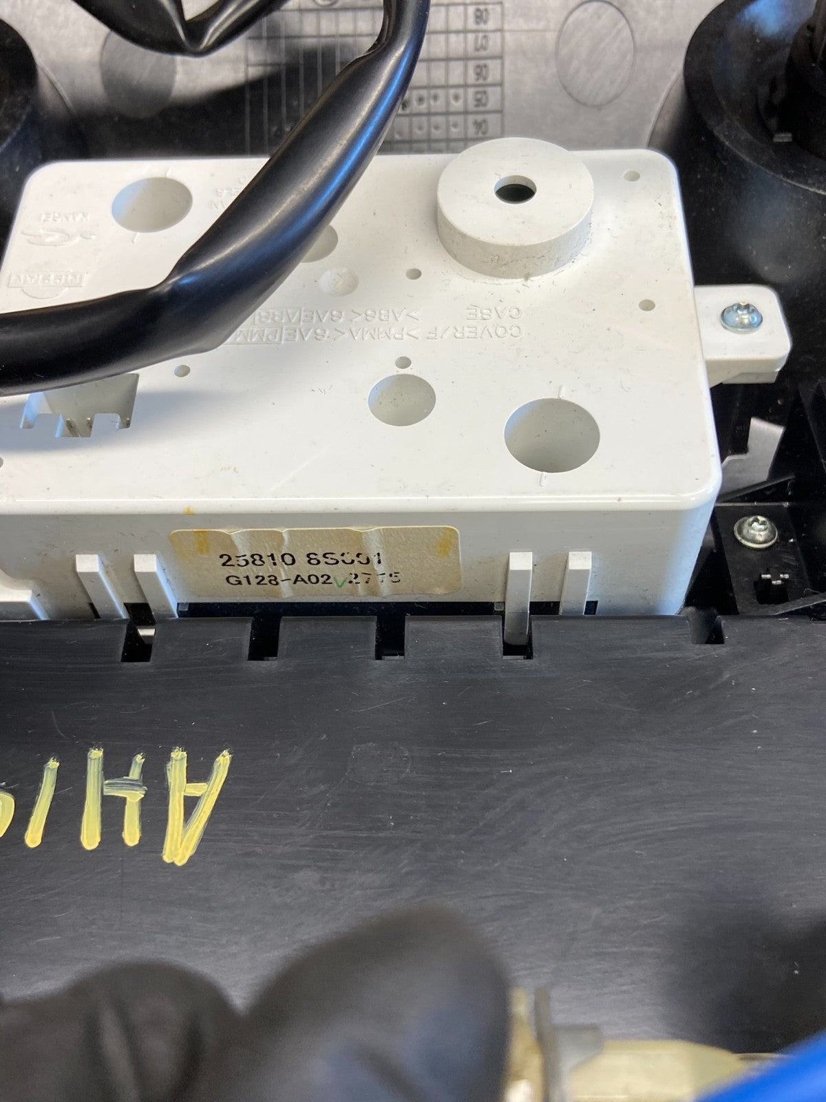 2004 to 2007 Infiniti QX56 Radio Player Climate Control Panel Bezel AH1495 DG4
