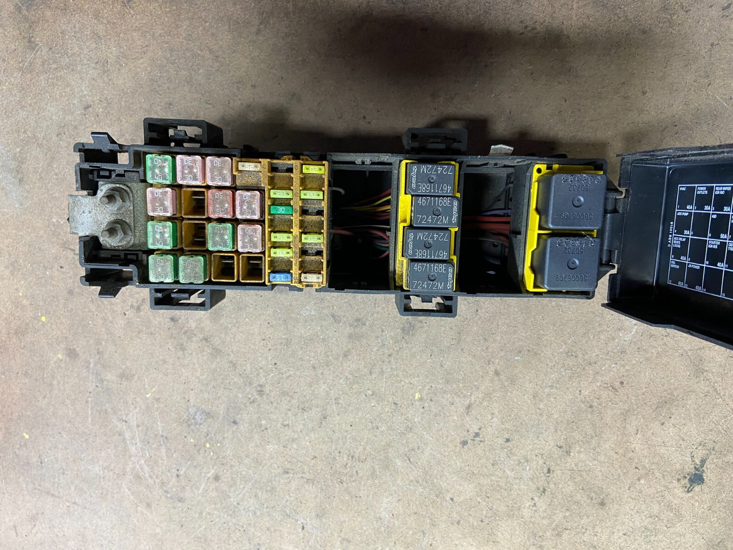 2005 Jeep Grand Cherokee Miscellaneous Relay relay box/engine 56050664AF N02742
