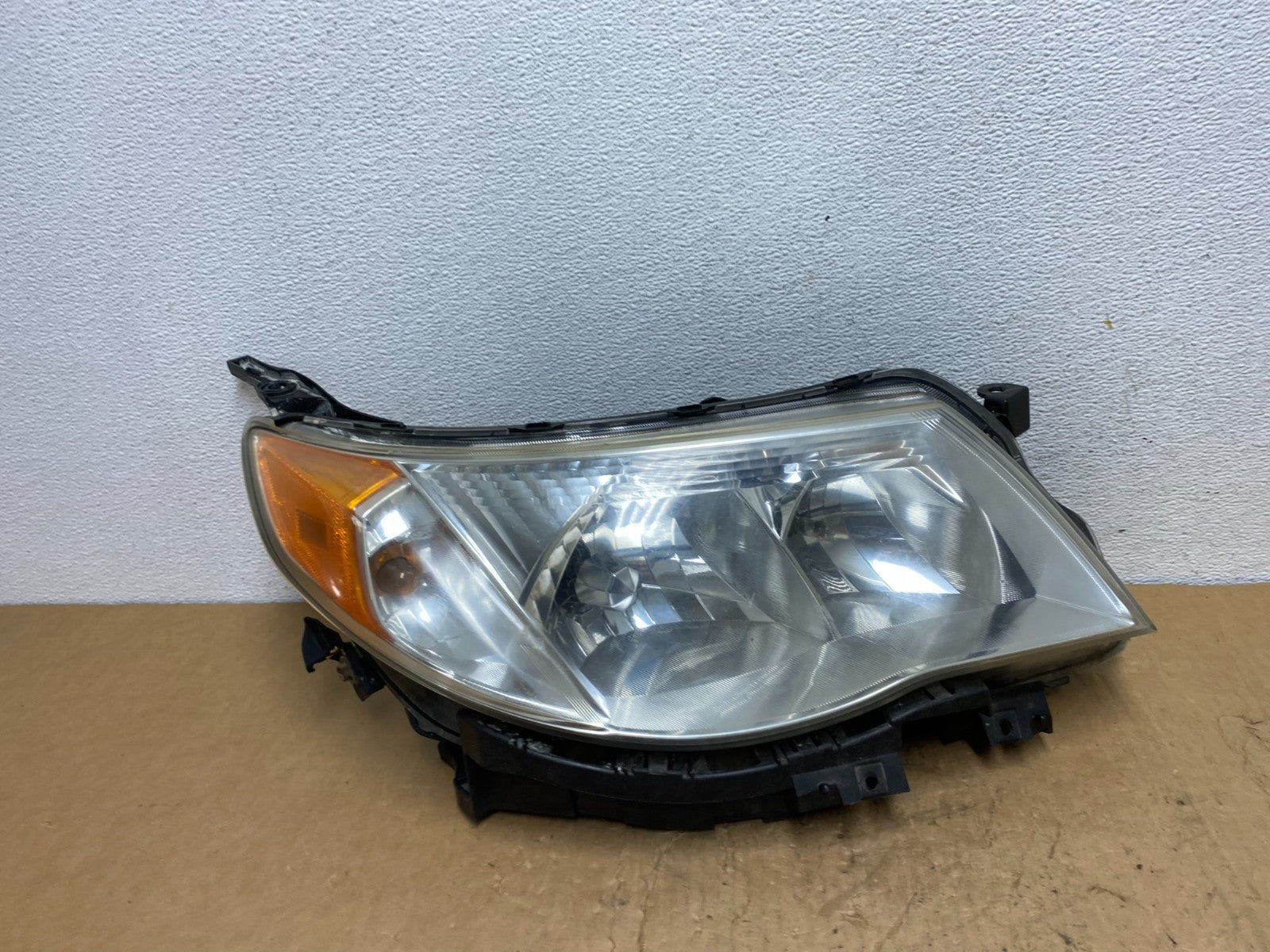 2009 - 2013 Subaru Forester Right Passenger Side Halogen Headlight AD1384 DW0
