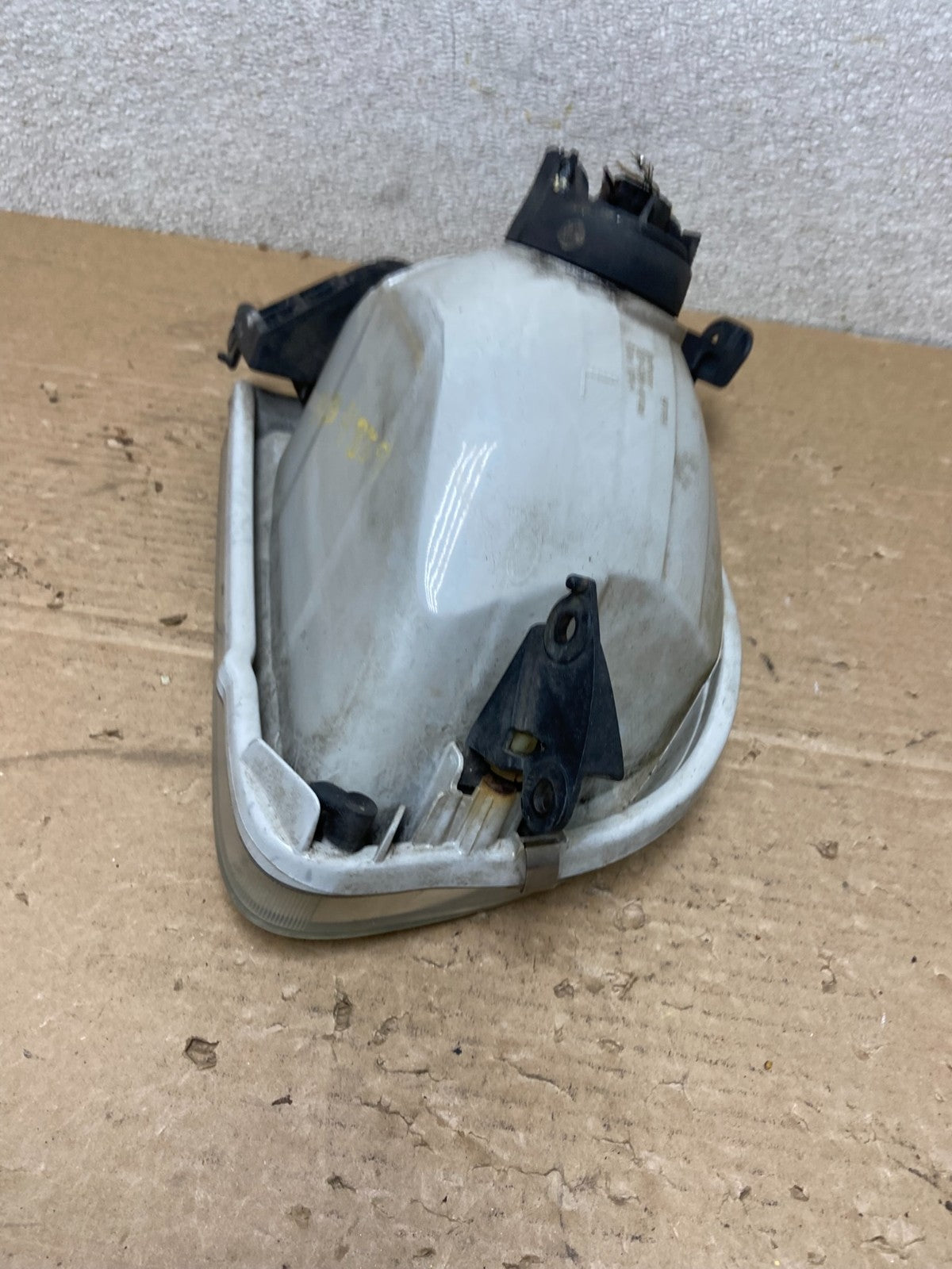 2001-2004 Toyota Sequoia Left Driver LH Side Halogen Headlight AB4889 DW5