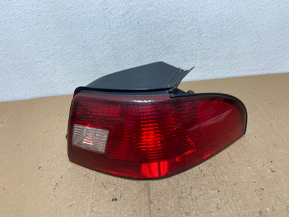 2000 - 2003 Mercury Sable Sedan Right Passenger Rh Side Tail Light AC7402 DW0