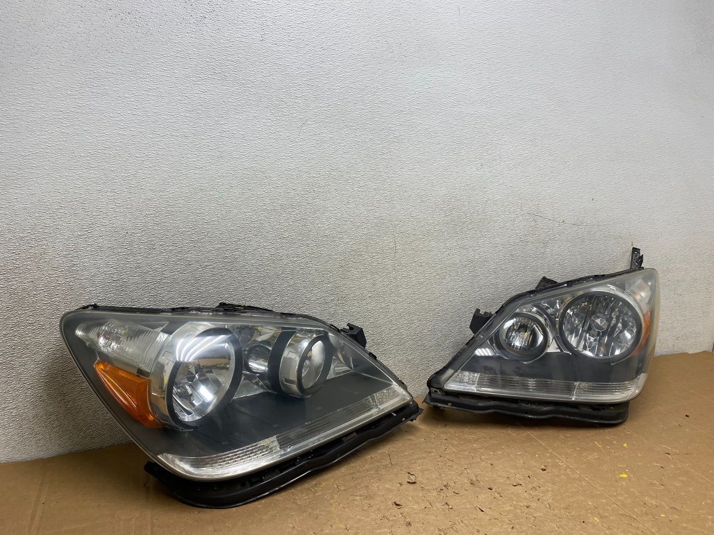 2005 2006 2007 Honda Odyssey Left+Right Set Halogen Headlights V6255 DW2