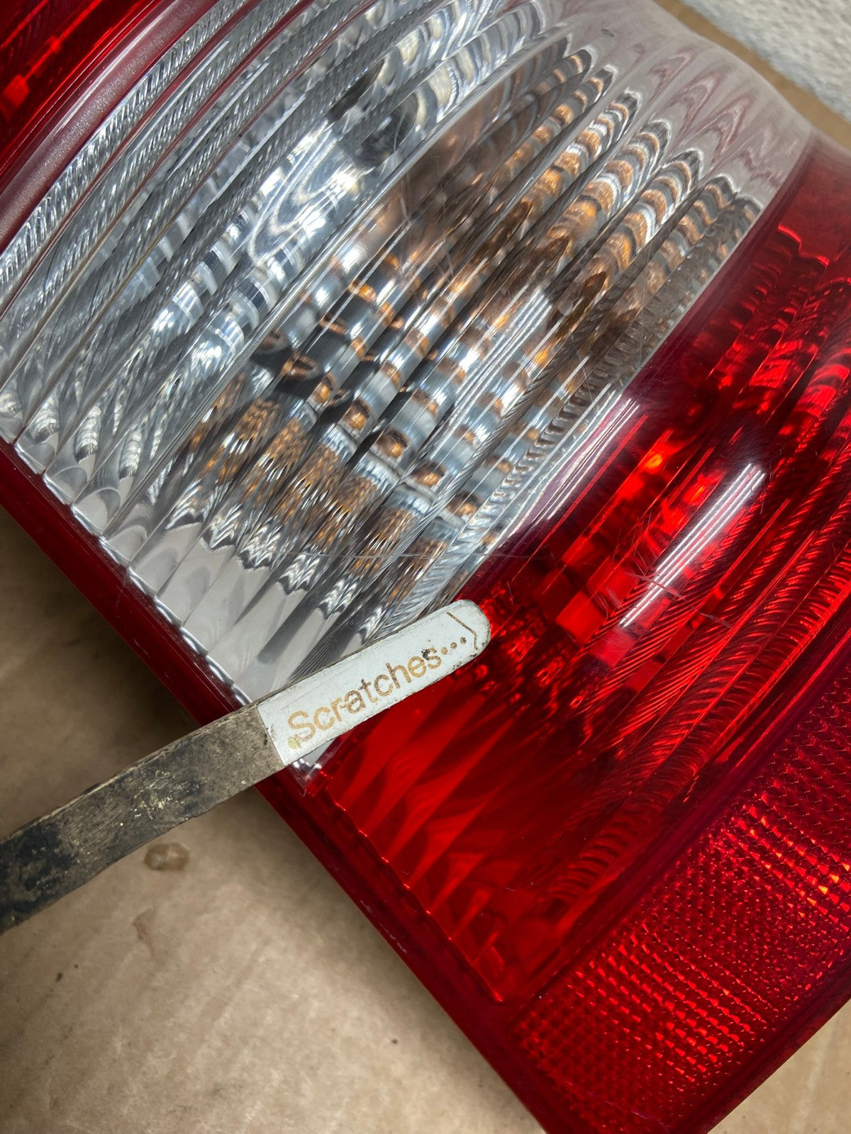 2002-2005 Mercedes ML 350 Ml-Class Right Passenger Rh Side Tail Light AI8403 LK3