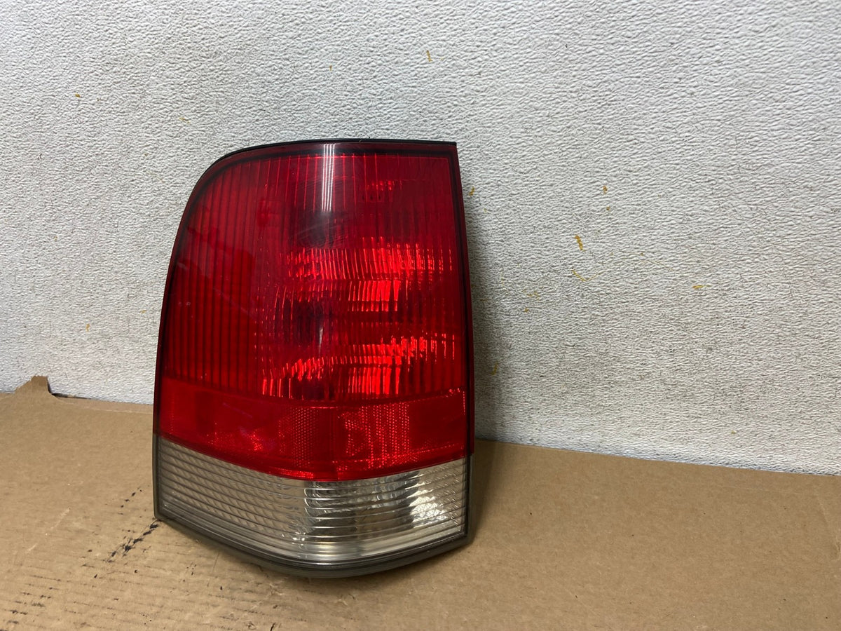 2003 2004 2005 Lincoln Aviator Left Driver LH Side Tail Light AH7901 LK2