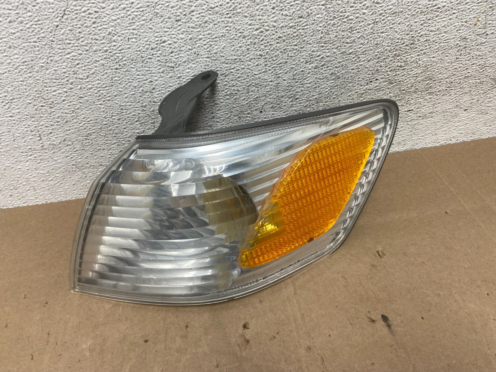 2000 - 2001 Toyota Camry Front Left Driver Lh Turn Signal AE5959 DW0