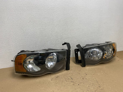 2002 to 2005 Dodge Ram Left+Right Side Halogen Headlights AE7098 DW2
