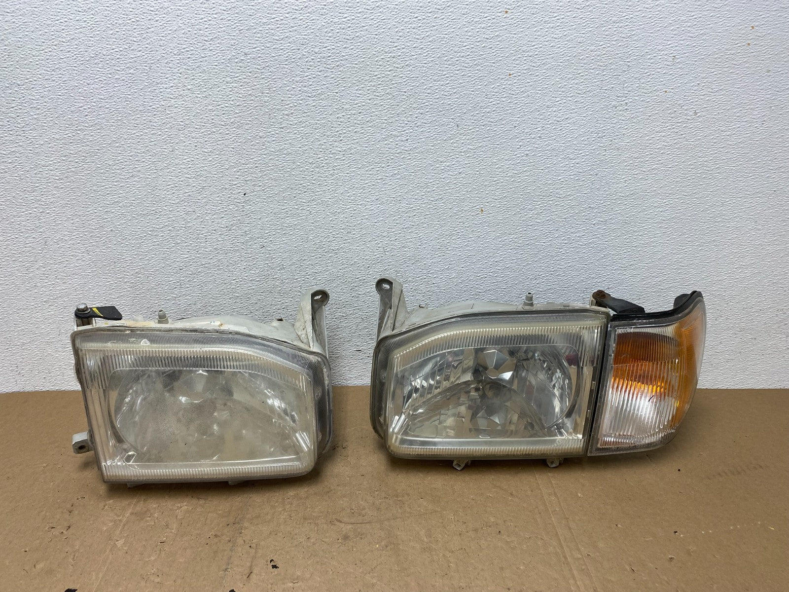 1999-2004 Nissan Pathfinder Left+Right Side Set Halogen Headlights AC5824 DW0