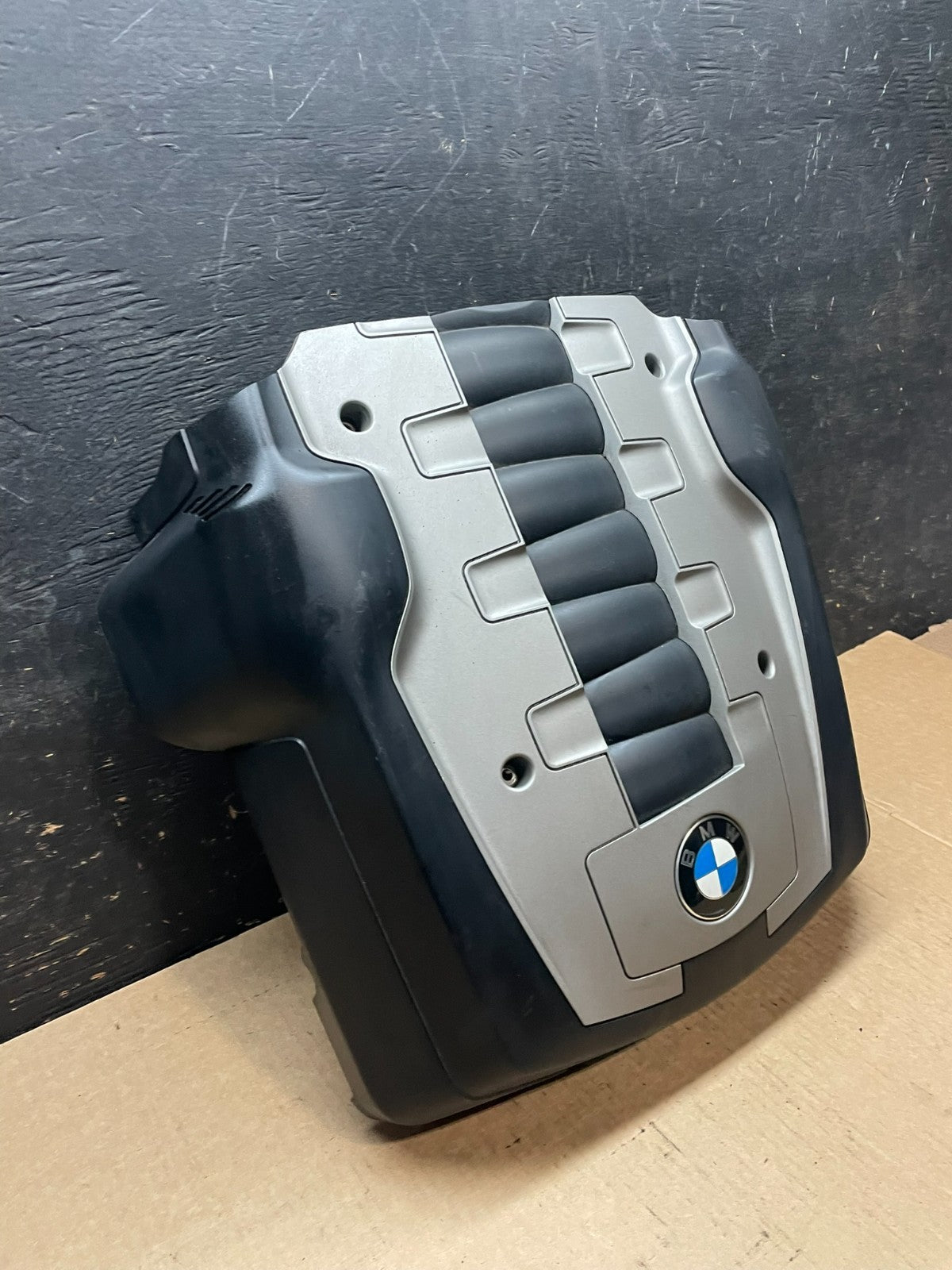 2006 to 2010 BMW 550i 650i 750i Plastic Engine Cover Shield OEM Y9505 DG1