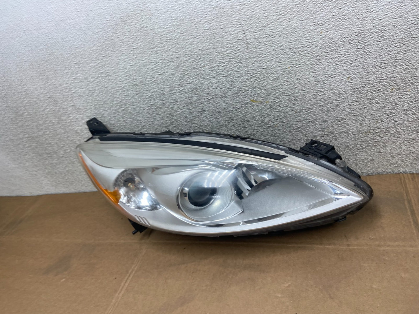 2012-2017 Mazda 5 Right Passenger Rh Side Halogen Headlight OEM Y5068 GD1