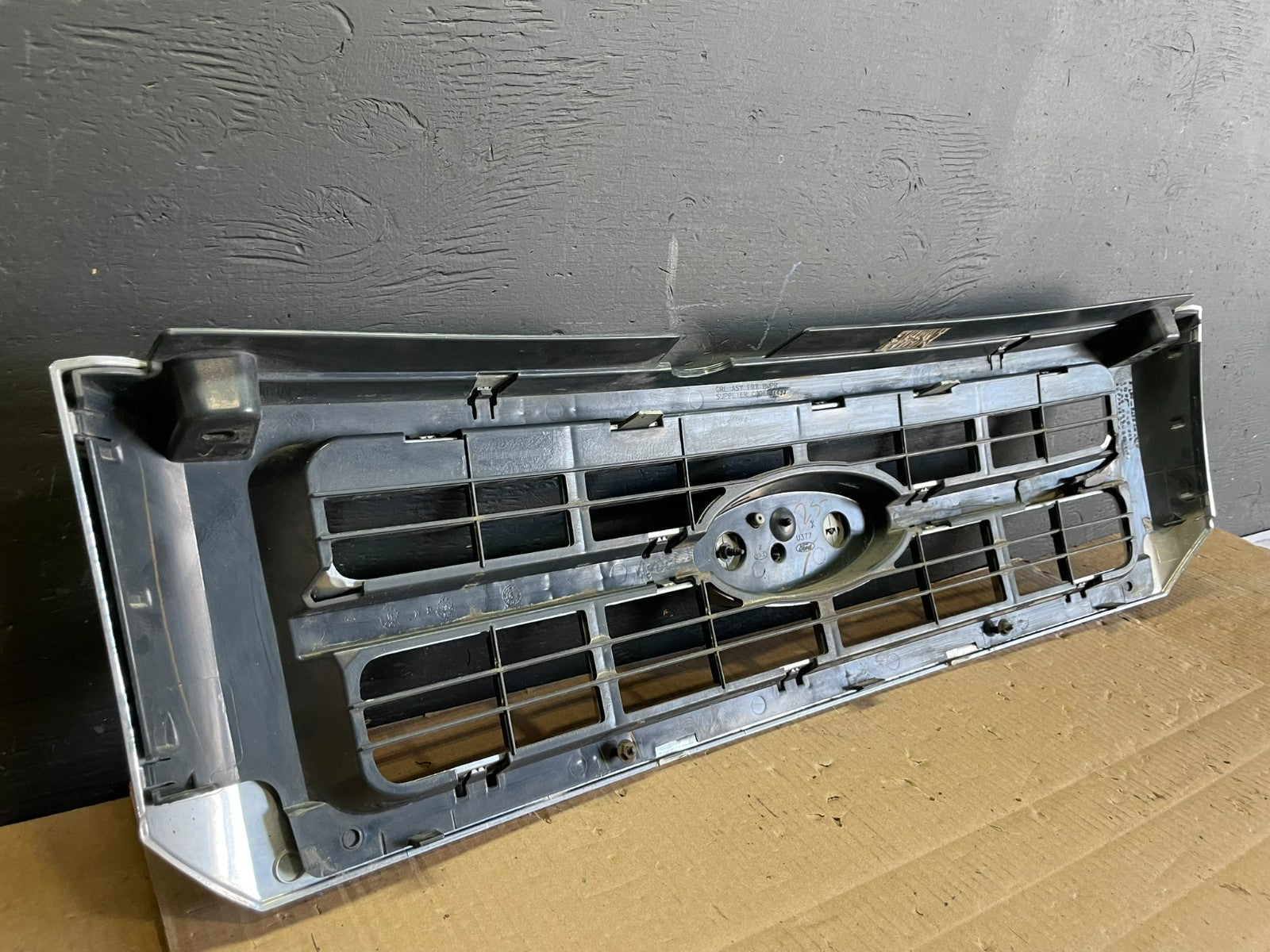2008 to 2012 Ford Escape Front Upper Grill Grille Oem AB7687 DG6