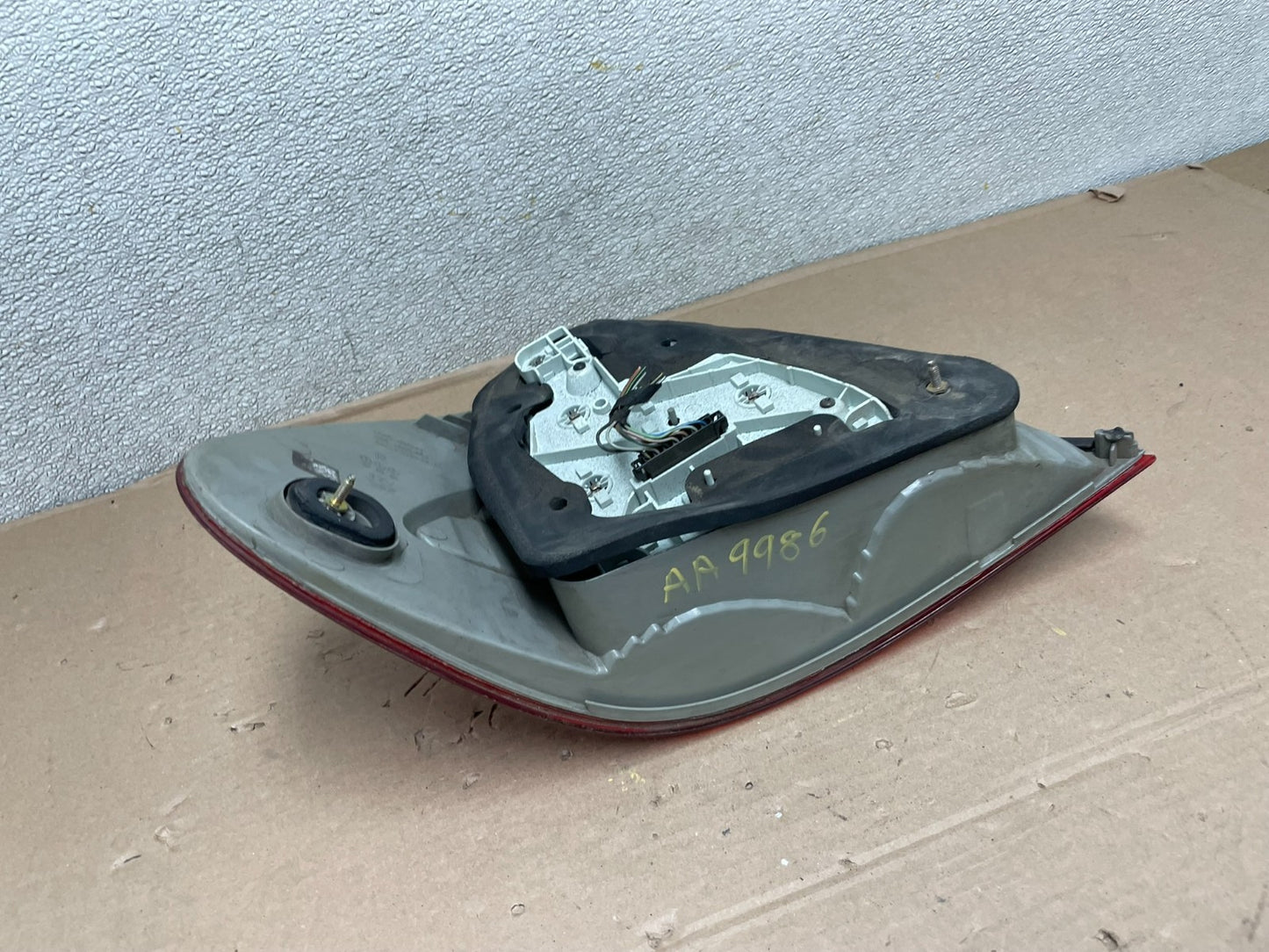 2007 - 2009 Mercedes E E320 E500 Sedan Right Passenger Tail Light OEM AA9986 LK4