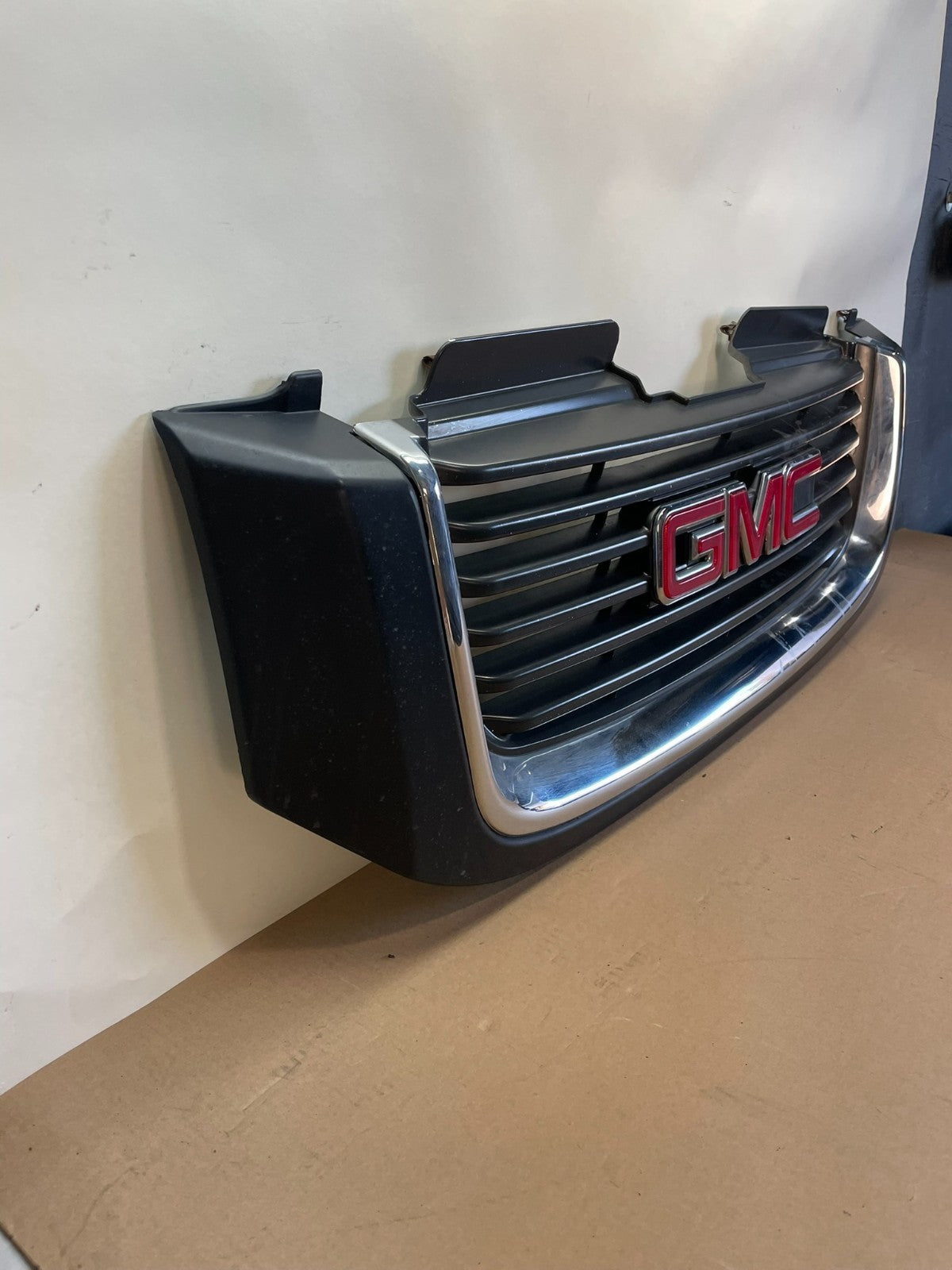 2002 to 2009 Gmc Envoy Front Upper Grill Grille AI4273 DG2