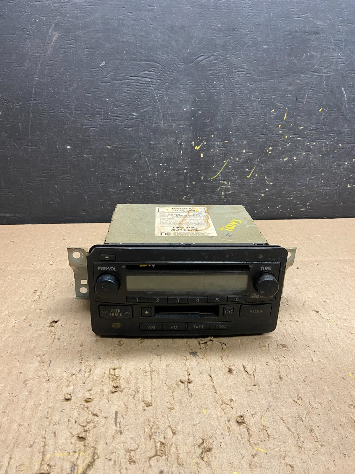 2003 to 2006 Toyota Tundra Sequoia AM/FM OEM Radio CD Player T6243 DG0