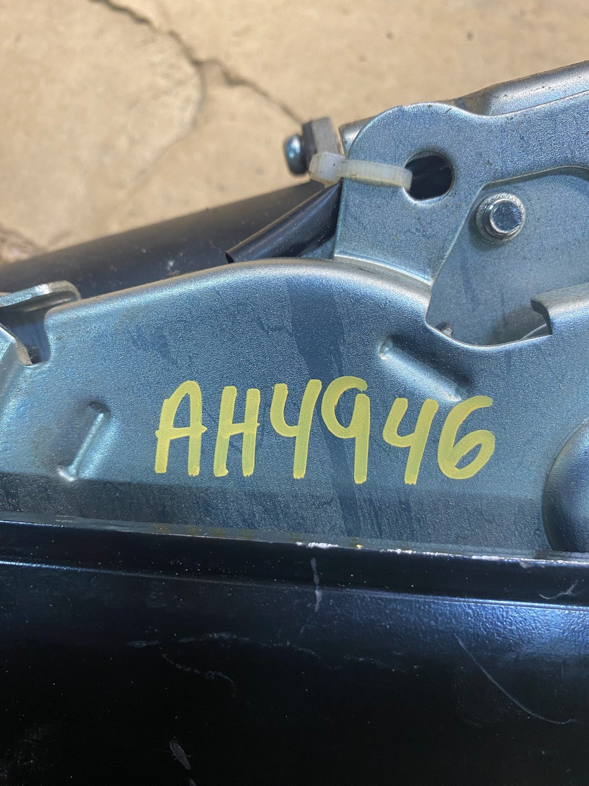 2007 to 2009 Chrysler Aspen Dodge Durango Liftgate Motor AH49465