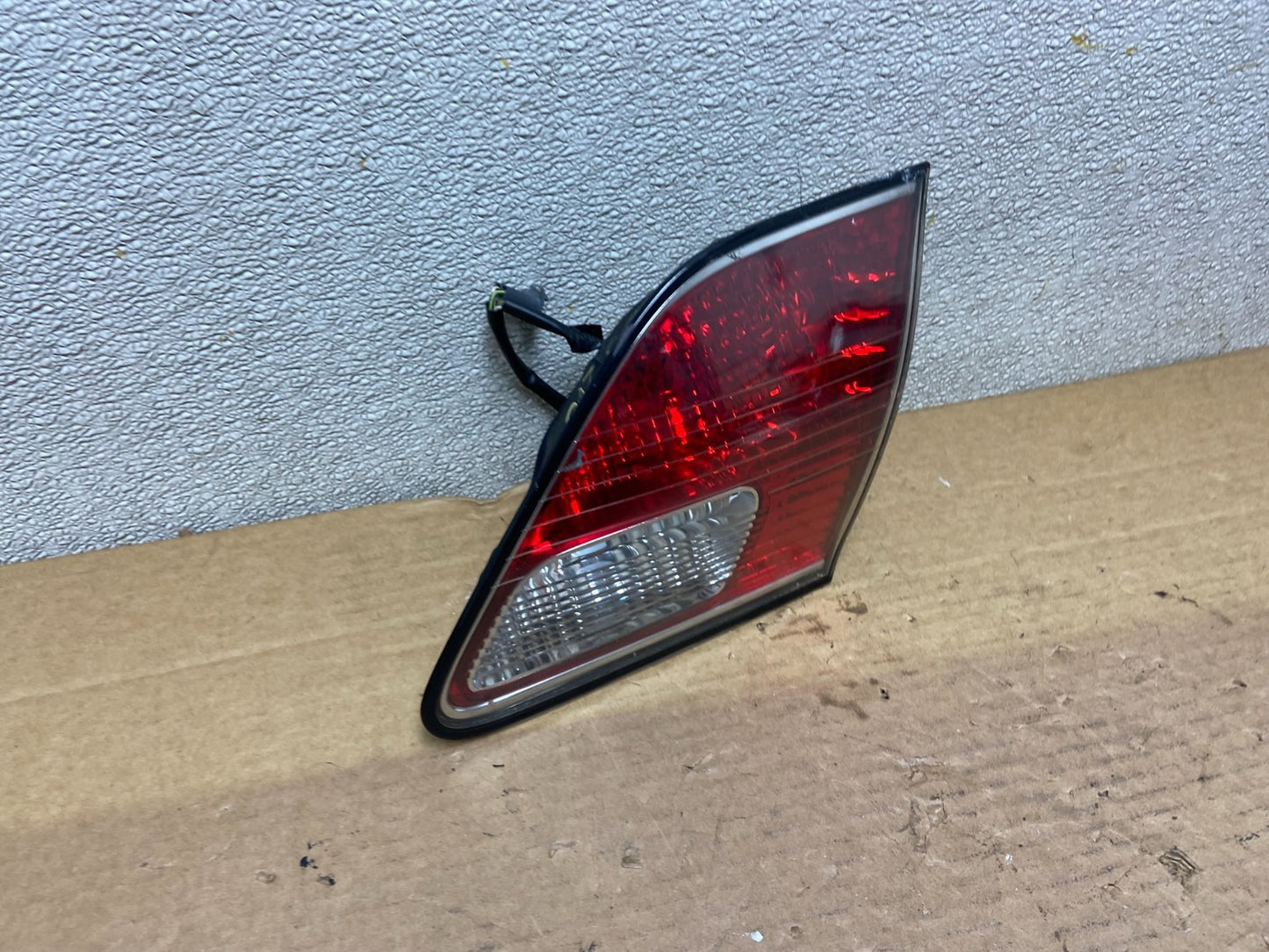2002 2003 2004 Lexus Es300 Es330 Right Passenger Inner Tail Light Oem AB5210 LK2