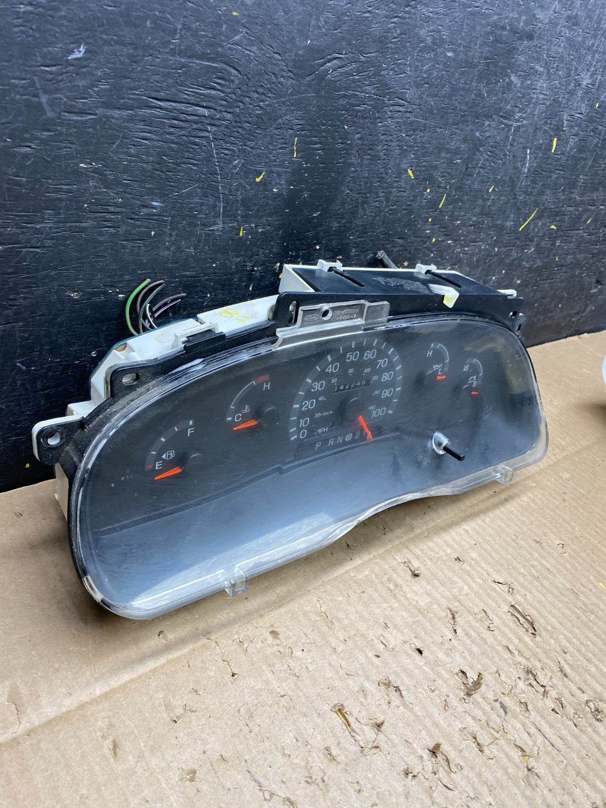 2001 - 2002 Ford Econoline E250 E350 Van Speedometer Instrument Cluster v1652 DG2