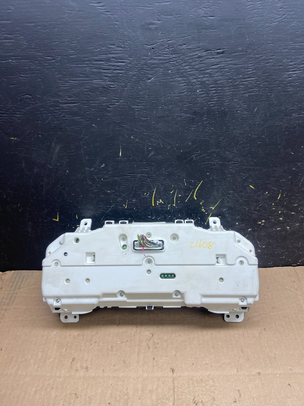 2006  Toyota Sienna Speedometer Cluster Gauge OEM Z1608 DG4
