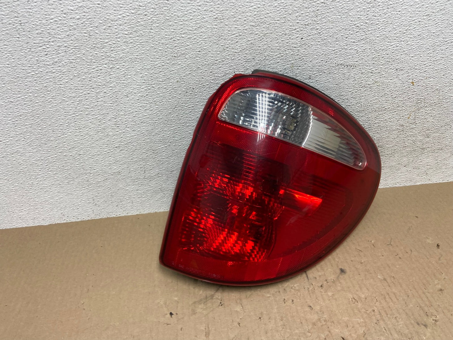 2001-2003 Dodge Grand Caravan Right Passenger RH Side Tail Light AE7107 LK2