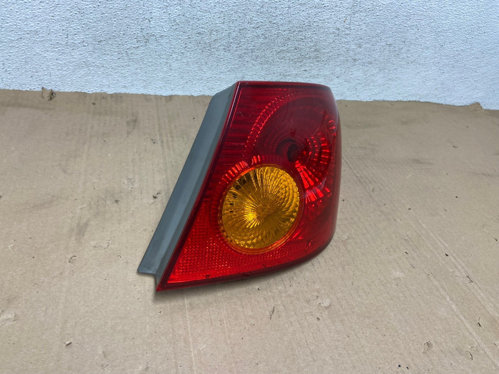 2003 to 2005 Toyota Corolla Right Passenger RH Side Tail Light AE9119 LK2