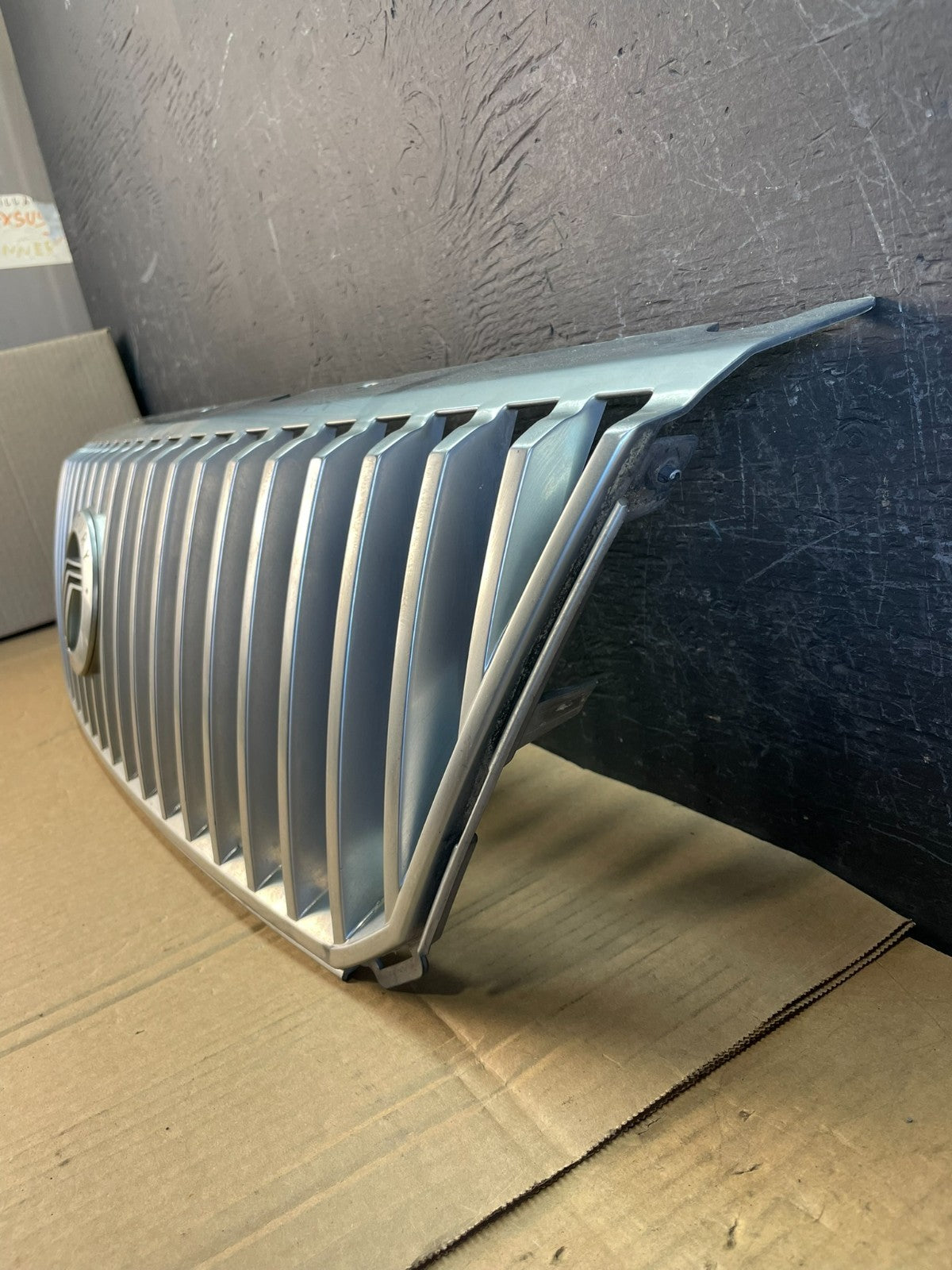 2004 to 2007 Mercury Monterey Front Grill Grille 3F23-17K945 ac5460 DG2
