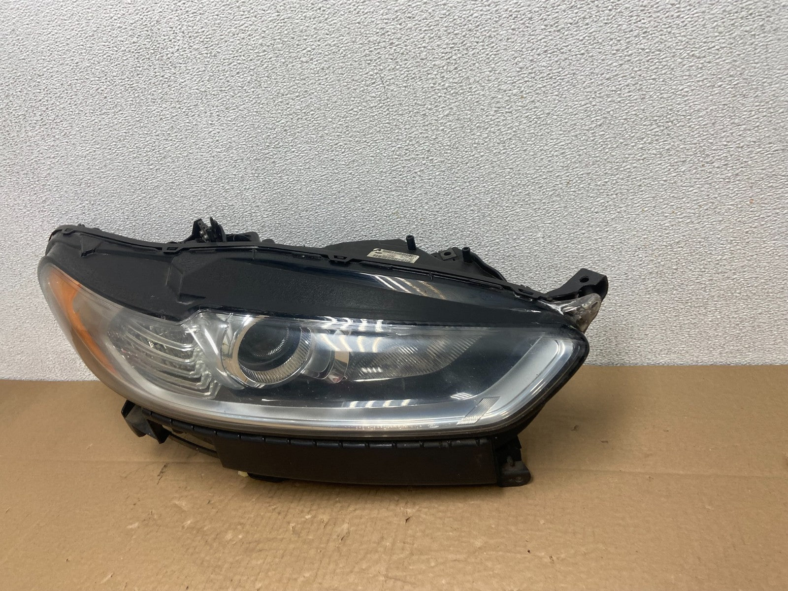 2013 to 2016 Ford Fusion Right Passenger Rh Side Headlight AB6177 DW1