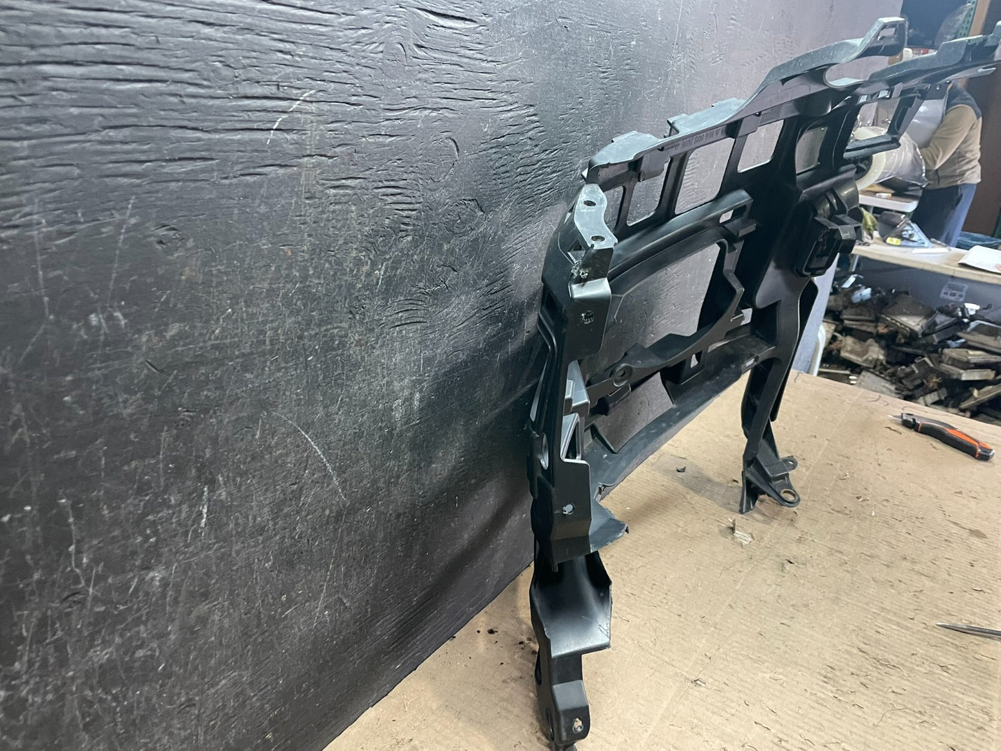 2013-2016 Mercedes GL450 X164 Front Right Bumper Bracket Support Frame OEM i78355