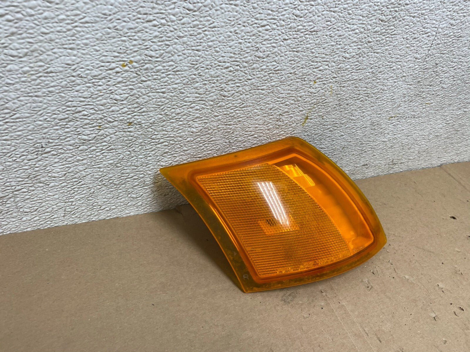 2002 to 2004 Saturn Vue Right RH Side Turn Signal Corner Headlight Light L31772