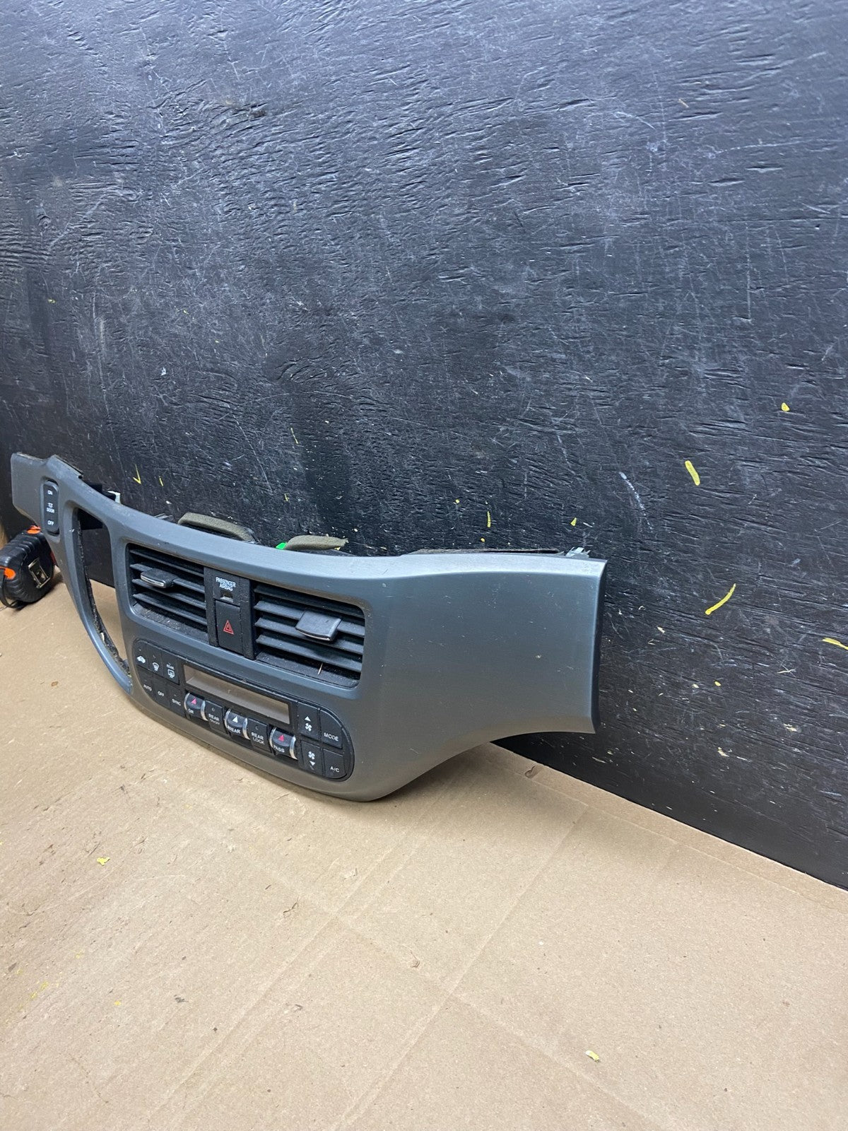 2005 to 2010 Honda Odyssey Radio Climate Control Dash Trim Bezel T9358 DG2