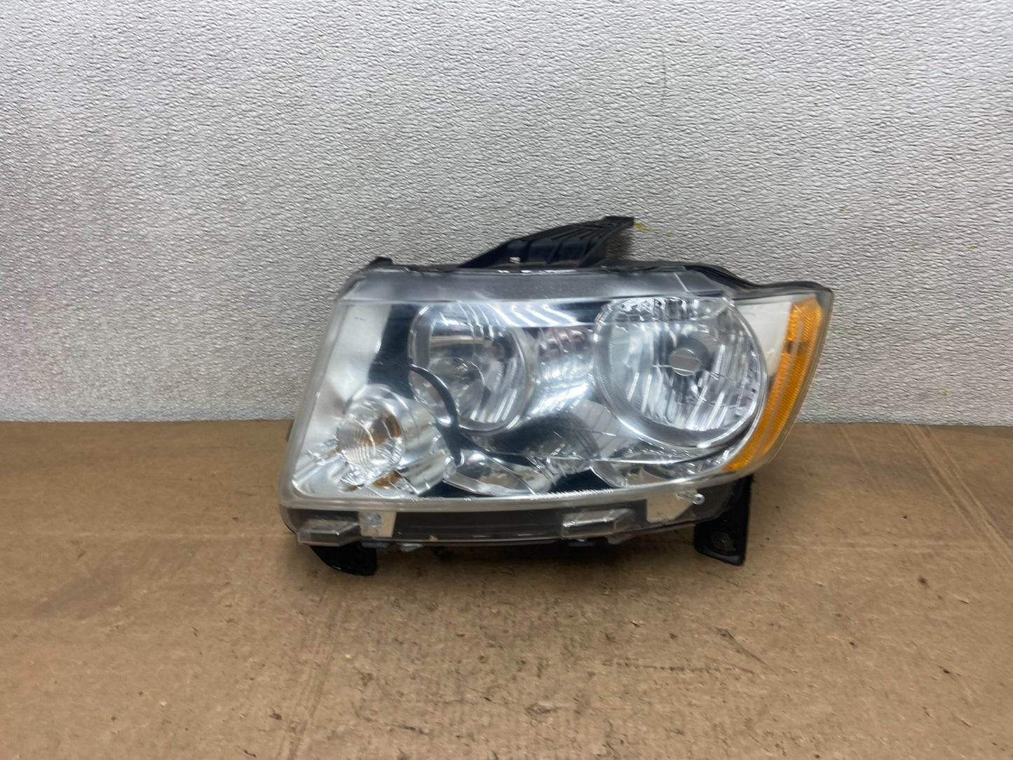 2011 to 2013 Jeep Grand Cherokee Halogen Left Driver Lh Headlight Y6925 DW0
