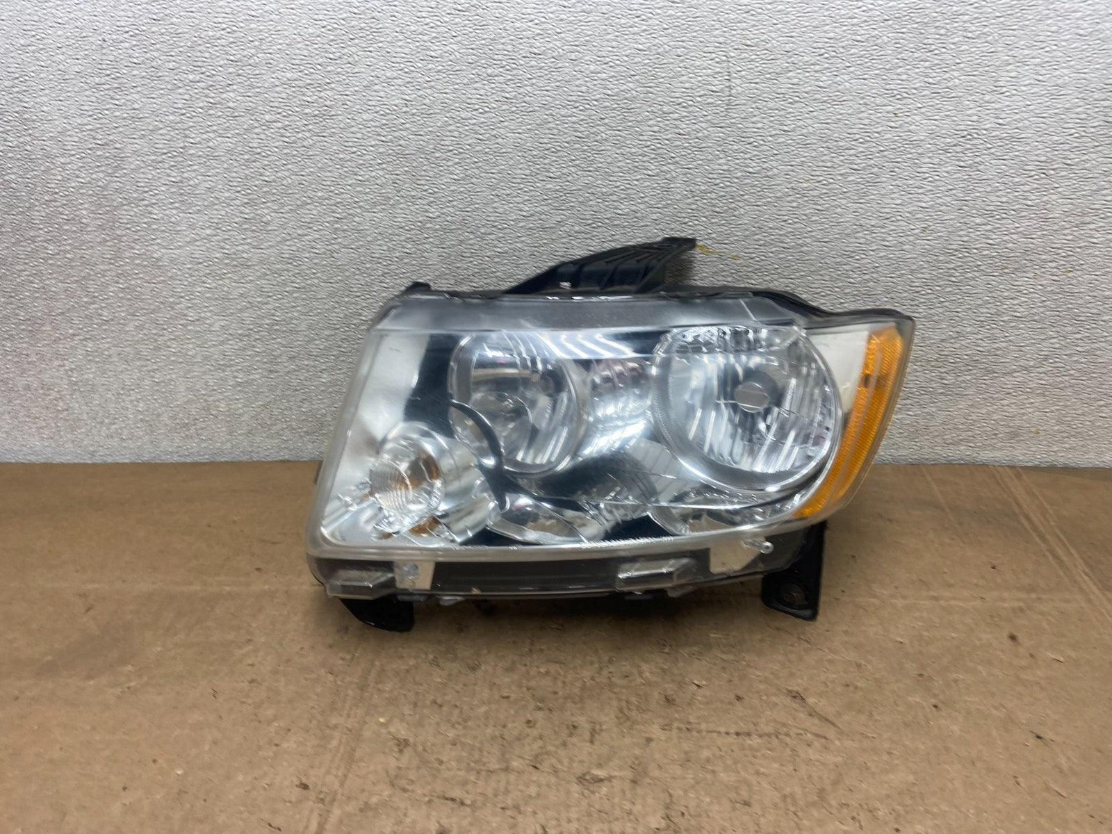 2011 to 2013 Jeep Grand Cherokee Halogen Left Driver Lh Headlight Y6925 DW0