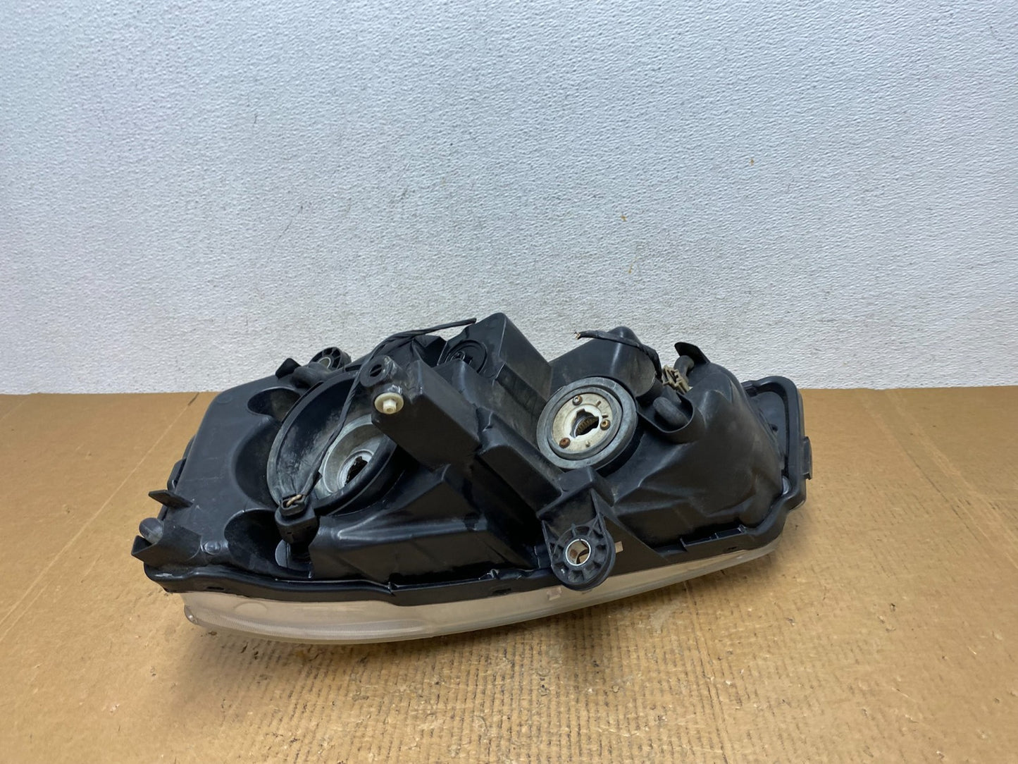 2011 to 2016 Chrysler Town and Country Right Passenger Headlight AE2784 DW6