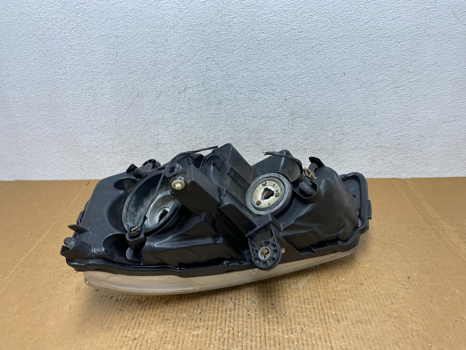 2011 to 2016 Chrysler Town and Country Right Passenger Headlight AE2784 DW6