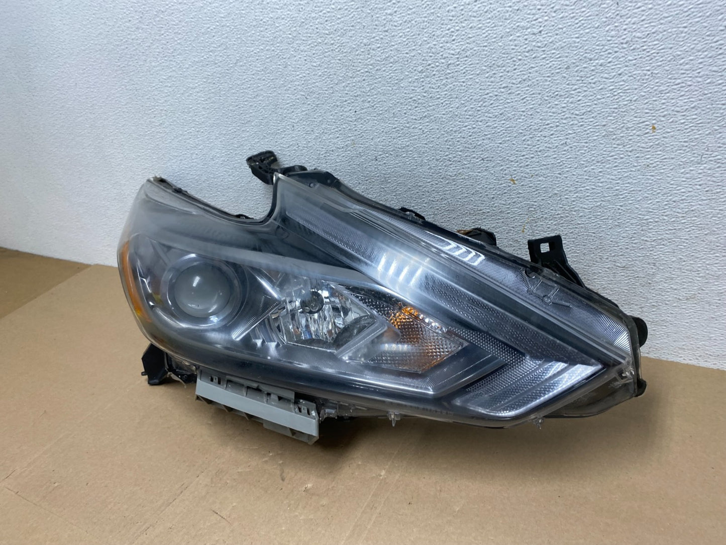 2016 - 2018 Nissan Altima Right Passenger RH Halogen Headlight AE6642 DW1