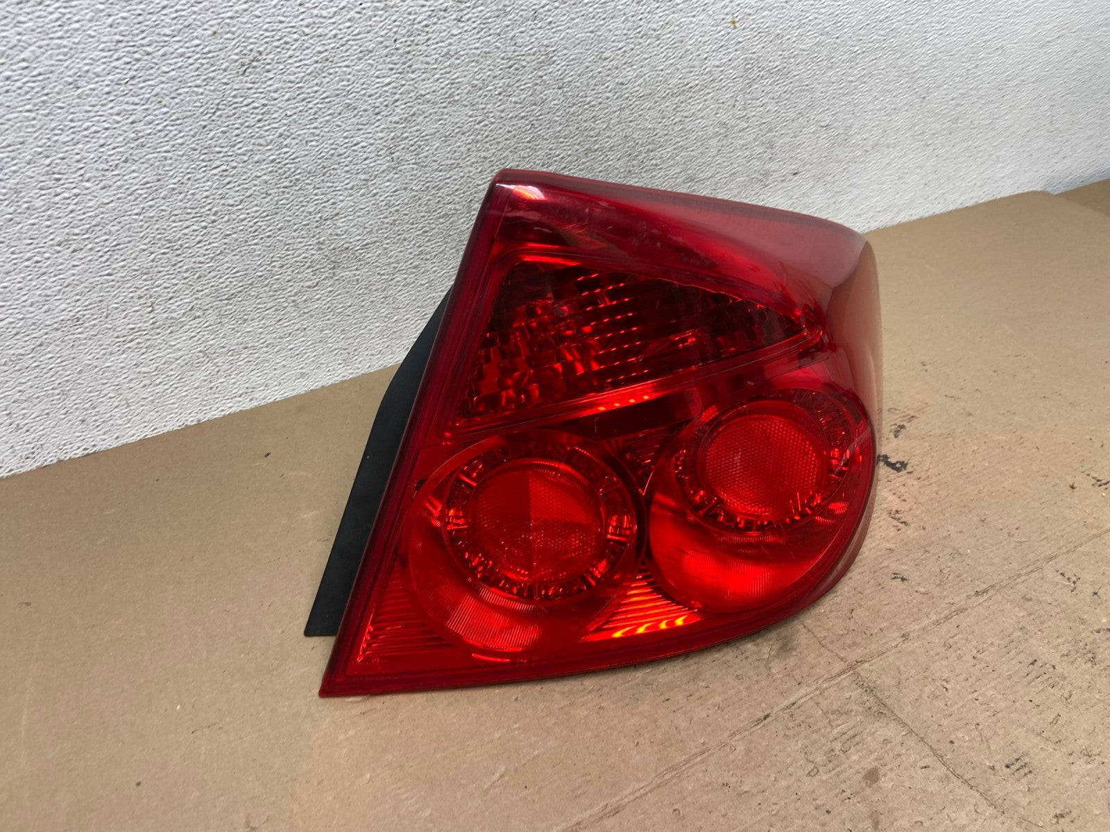 2005 to 2006 Infiniti G35 Right Passenger Side Tail Light AF4981 LK2